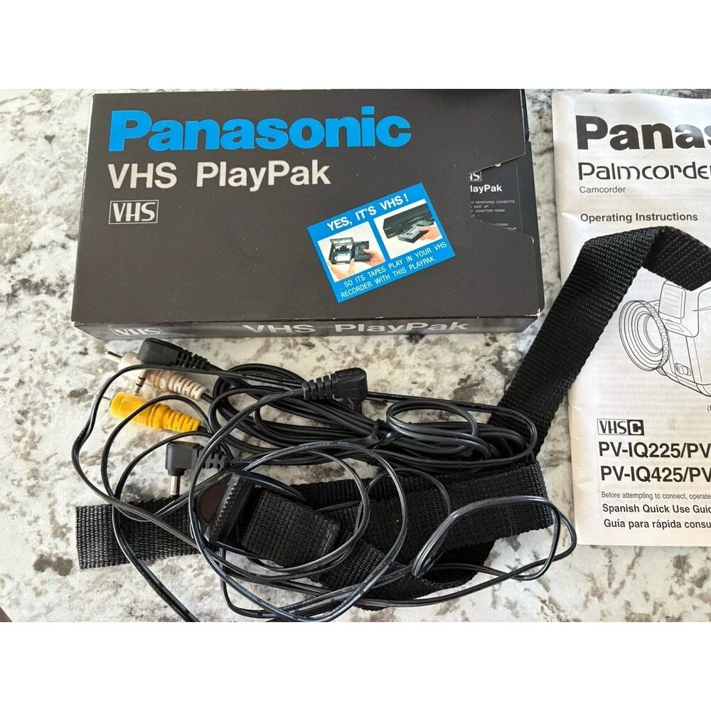 Panasonic Palmcorder IQ PV-IQ525 VHS Bundle with Bag,Tape,Batteries,etc TESTED